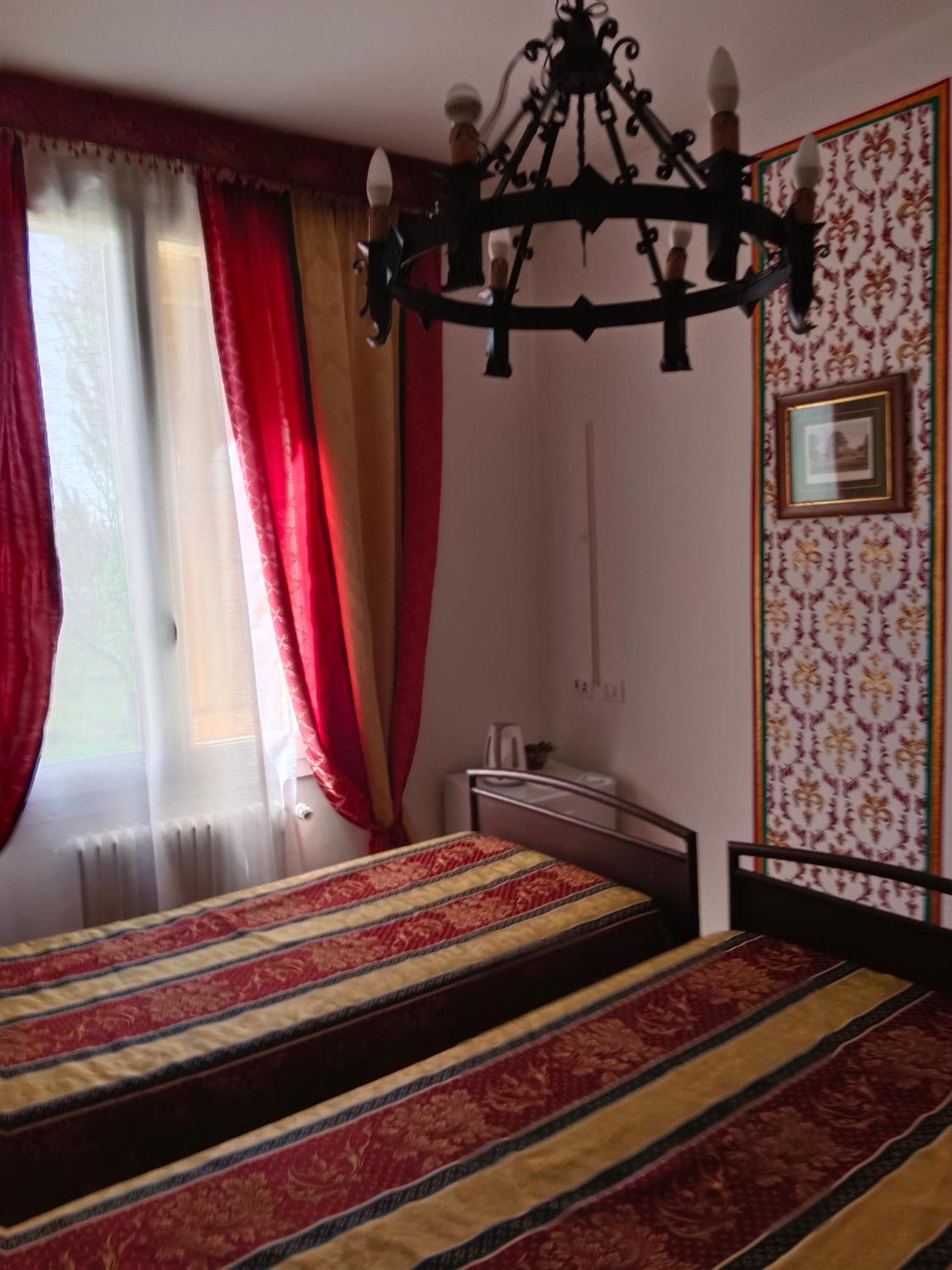 La Maison Rouge Креспеллано Экстерьер фото